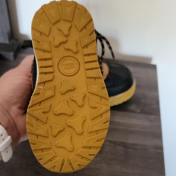 3 for $25 item🎉Wonder Nation Baby Tan and Black Boots - Picture 3 of 6